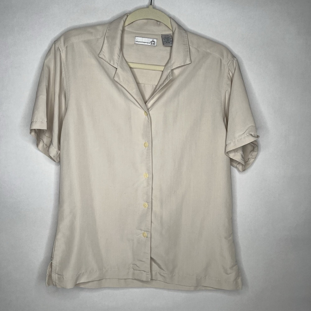 Munsingwear Penquin Womens M Blouse Button Up Down Beige Blouse Cream Tan